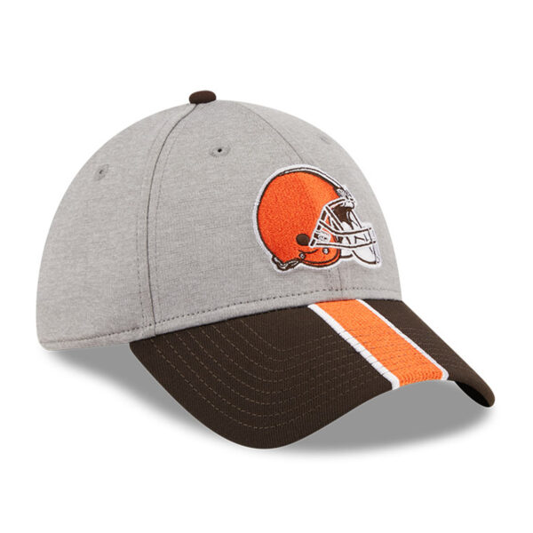 Men's New Era Heather Gray/Brown Cleveland Browns Striped 39THIRTY Flex Hat - Image 8