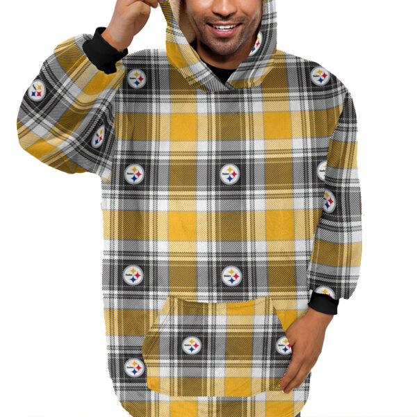 Pegasus  Pittsburgh Steelers Plaid Logo Box Bloncho with Sherpa Inside