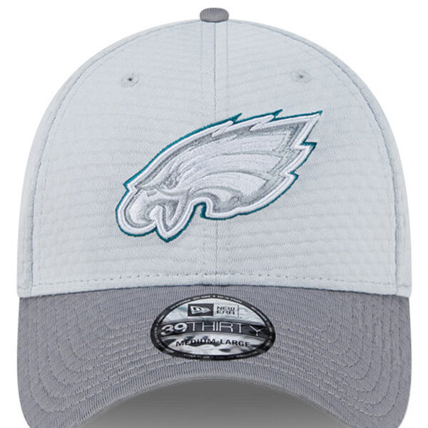 Men's New Era Gray Philadelphia Eagles 2024 NFL Training Camp 39THIRTY Flex Hat - Image 8