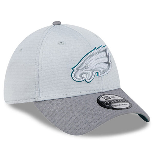 Men's New Era Gray Philadelphia Eagles 2024 NFL Training Camp 39THIRTY Flex Hat - Image 9