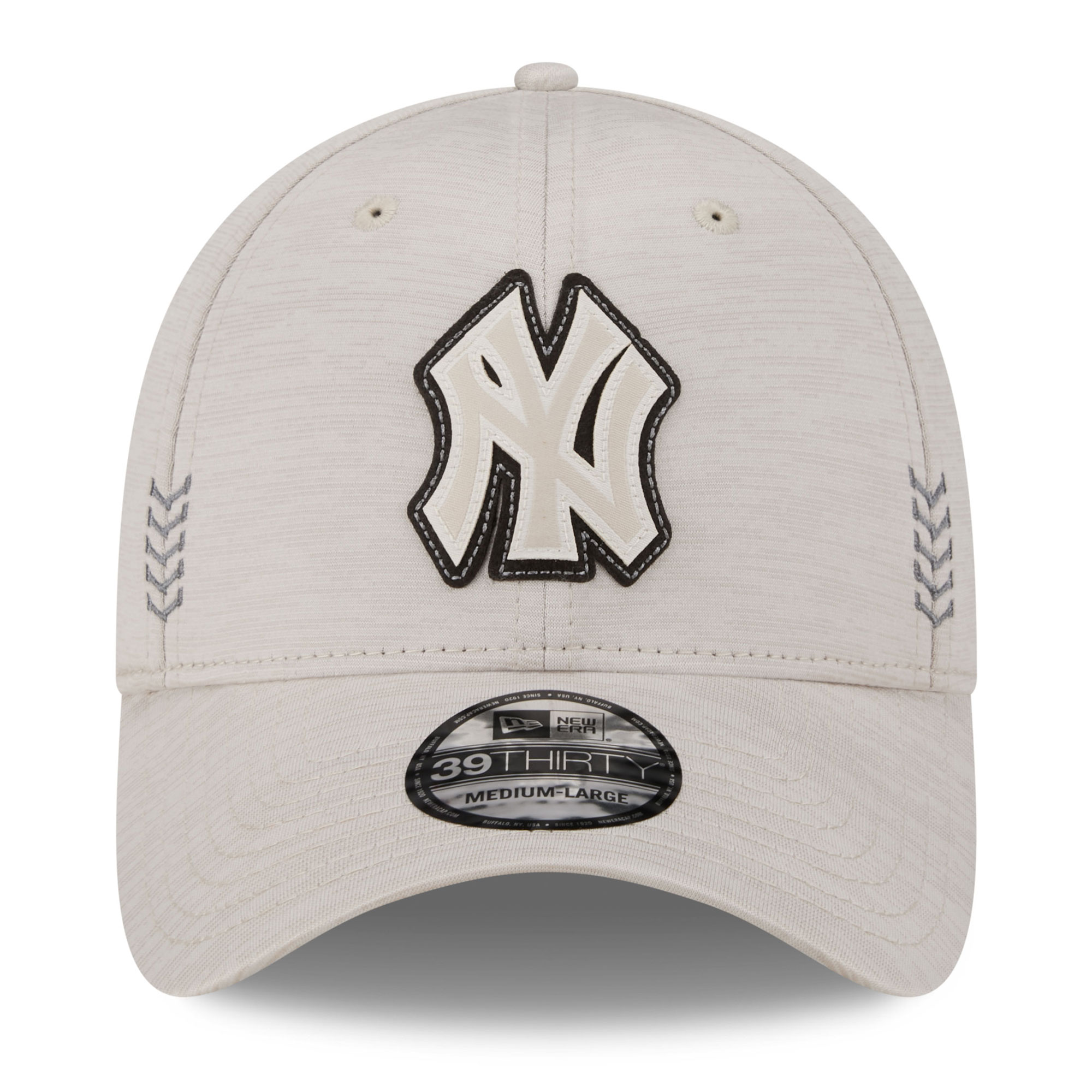 Men's New Era Cream New York Yankees 2024 Clubhouse 39THIRTY Flex Fit Hat - Image 3