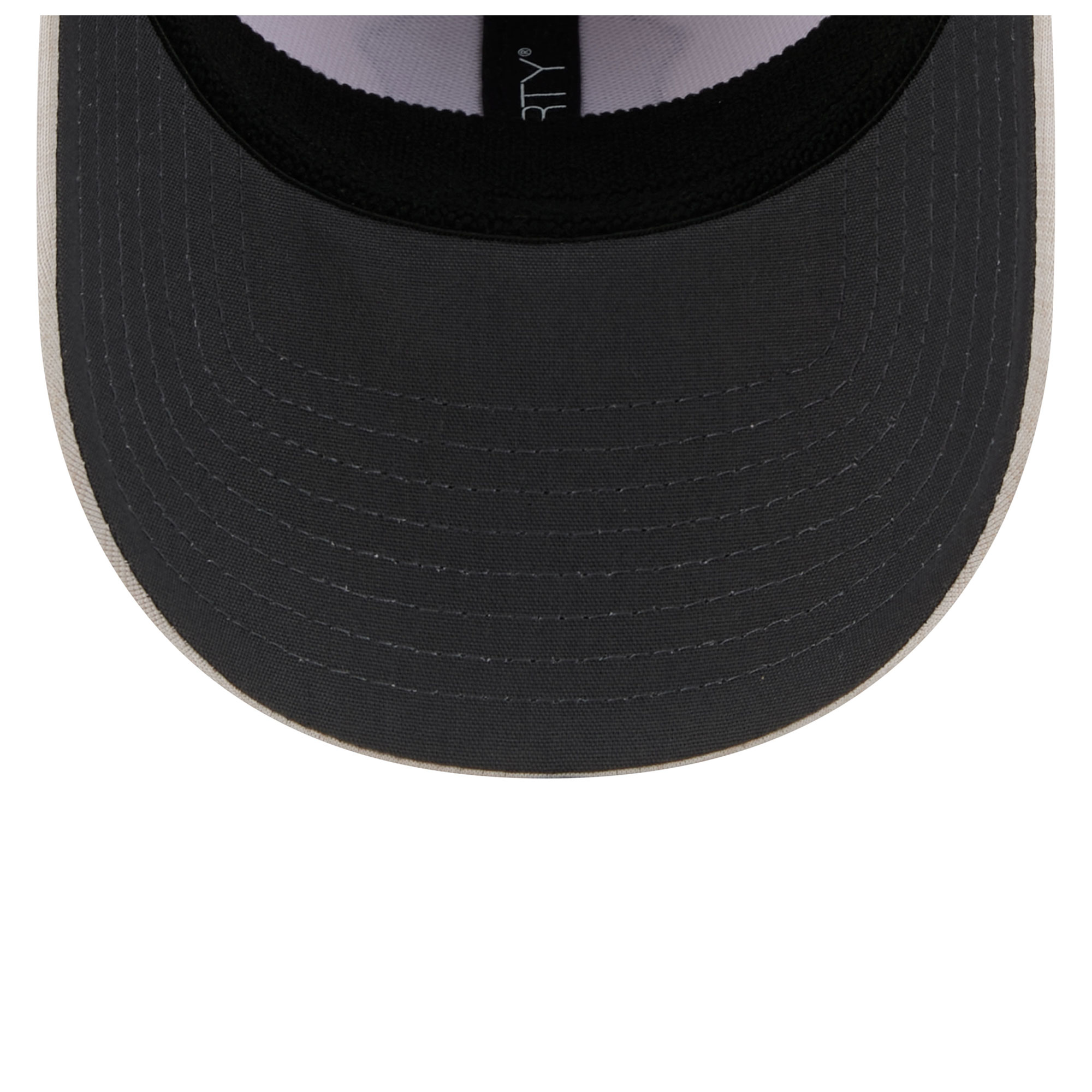 Men's New Era Cream New York Yankees 2024 Clubhouse 39THIRTY Flex Fit Hat - Image 6