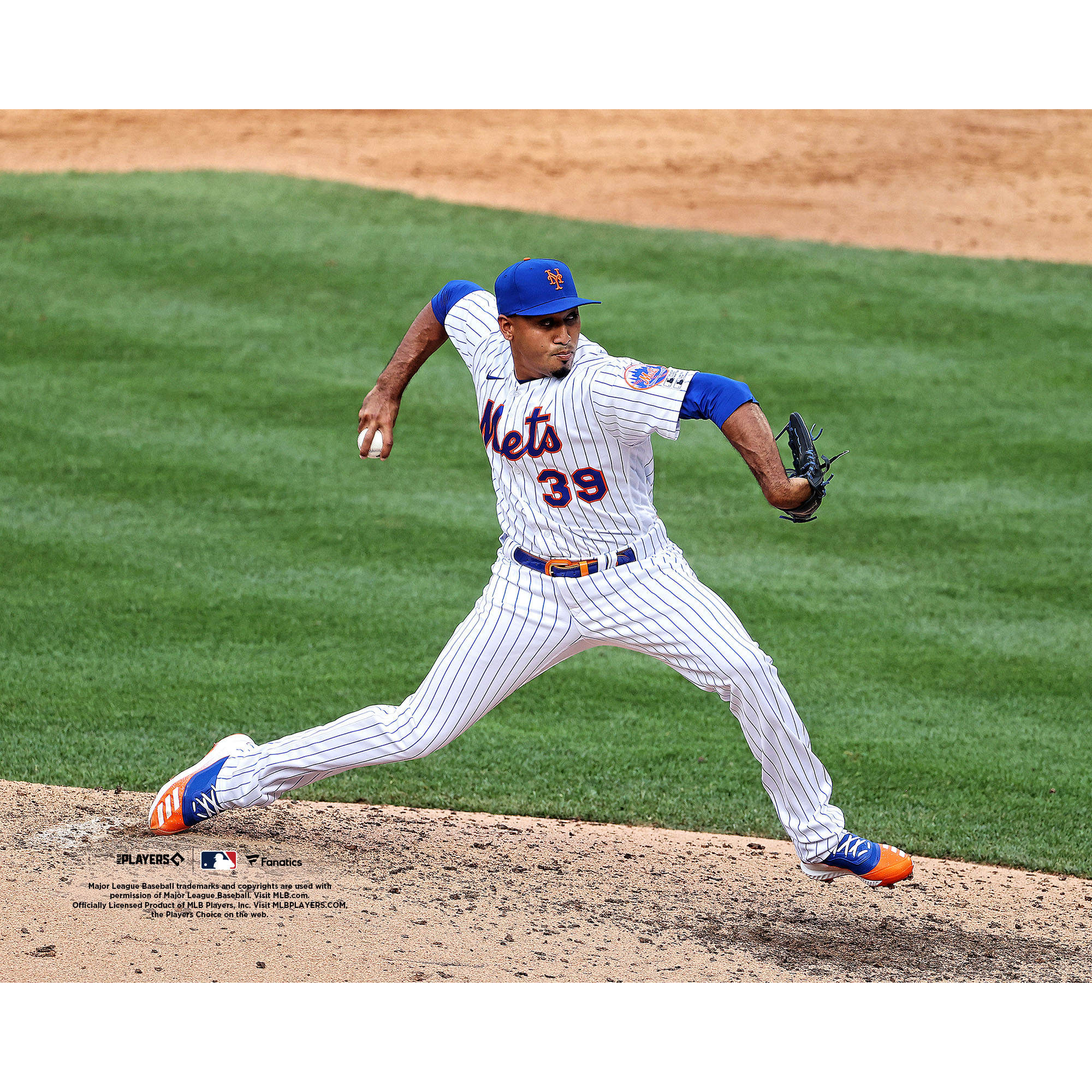 Edwin Diaz New York Mets Unsigned Pitches During 2020 Opening Day Photograph