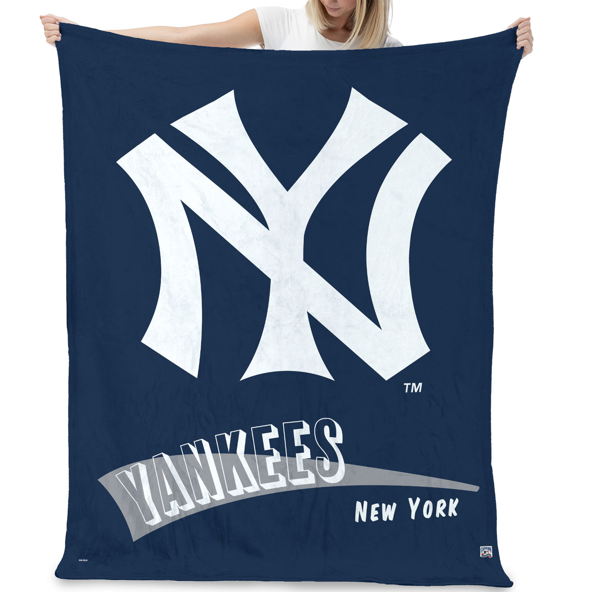 The Northwest Group New York Yankees 50” x 60” Cooperstown Collection Silk Touch Throw Blanket - Image 7