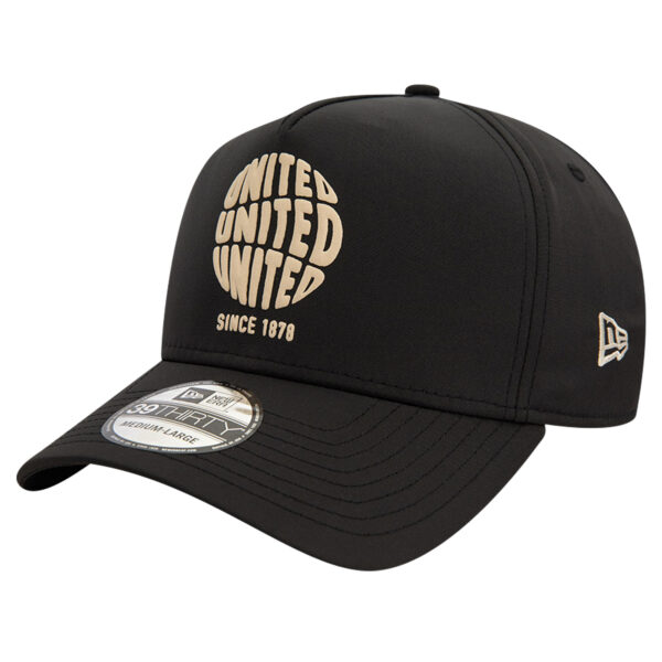 Men's New Era Black Manchester United Puff Print 39THIRTY A-Frame Flex Hat - Image 7