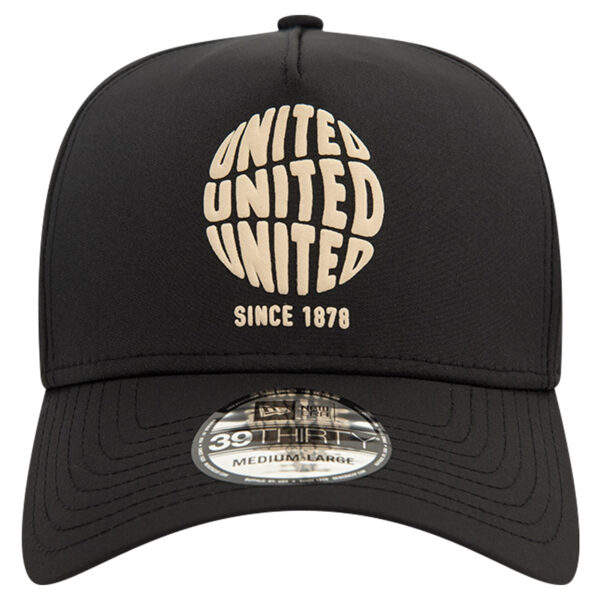 Men's New Era Black Manchester United Puff Print 39THIRTY A-Frame Flex Hat - Image 8