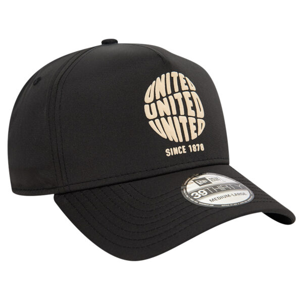 Men's New Era Black Manchester United Puff Print 39THIRTY A-Frame Flex Hat - Image 9