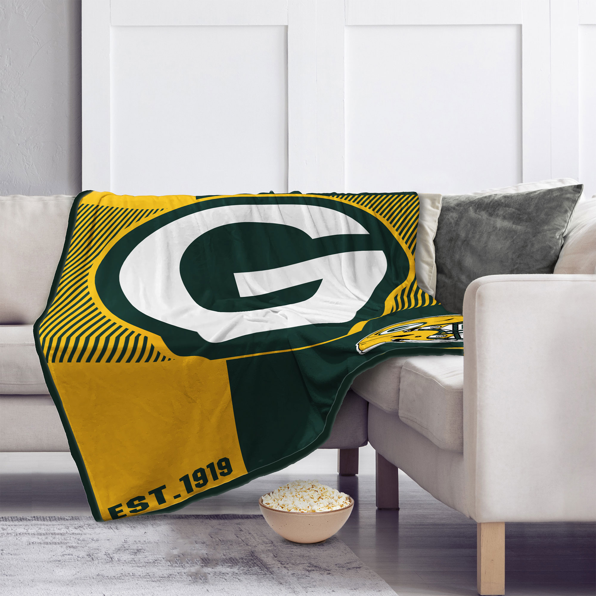Pegasus Green Bay Packers 60" x 80" Sherpa Throw Blanket - Image 9