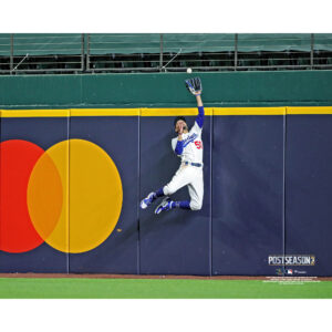 Mookie Betts Los Angeles Dodgers Unsigned 2020 NLCS Game 7 Home Run Robbing Photograph