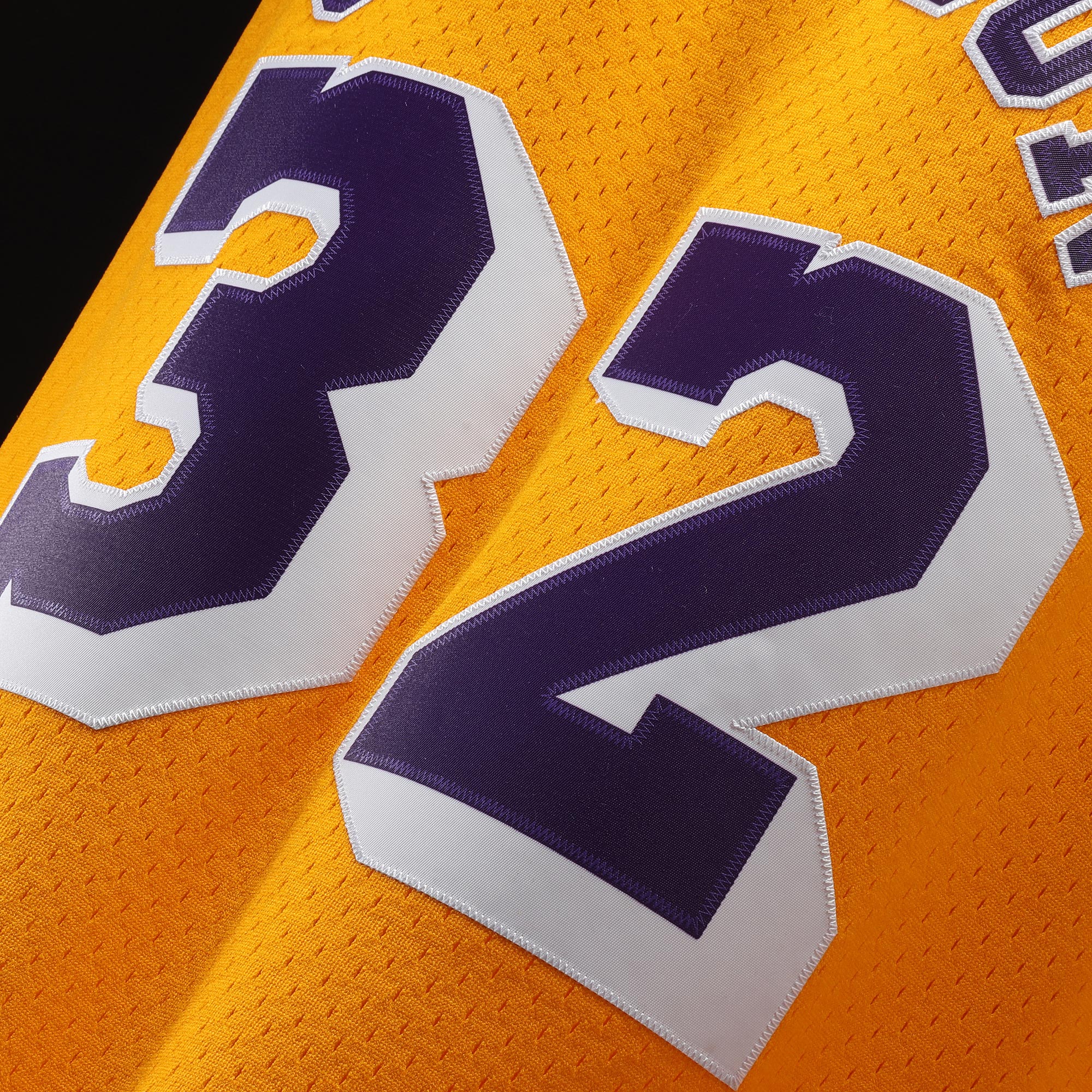 Men's Mitchell & Ness Magic Johnson Gold Los Angeles Lakers 1984/85 Hardwood Classics Swingman Jersey - Image 6