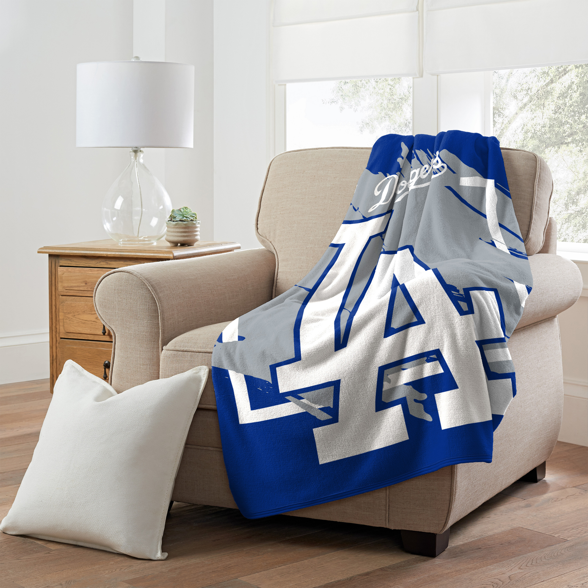 The Northwest Group Los Angeles Dodgers 46" x 60" Dimensional Micro Raschel Plush Throw Blanket - Image 6