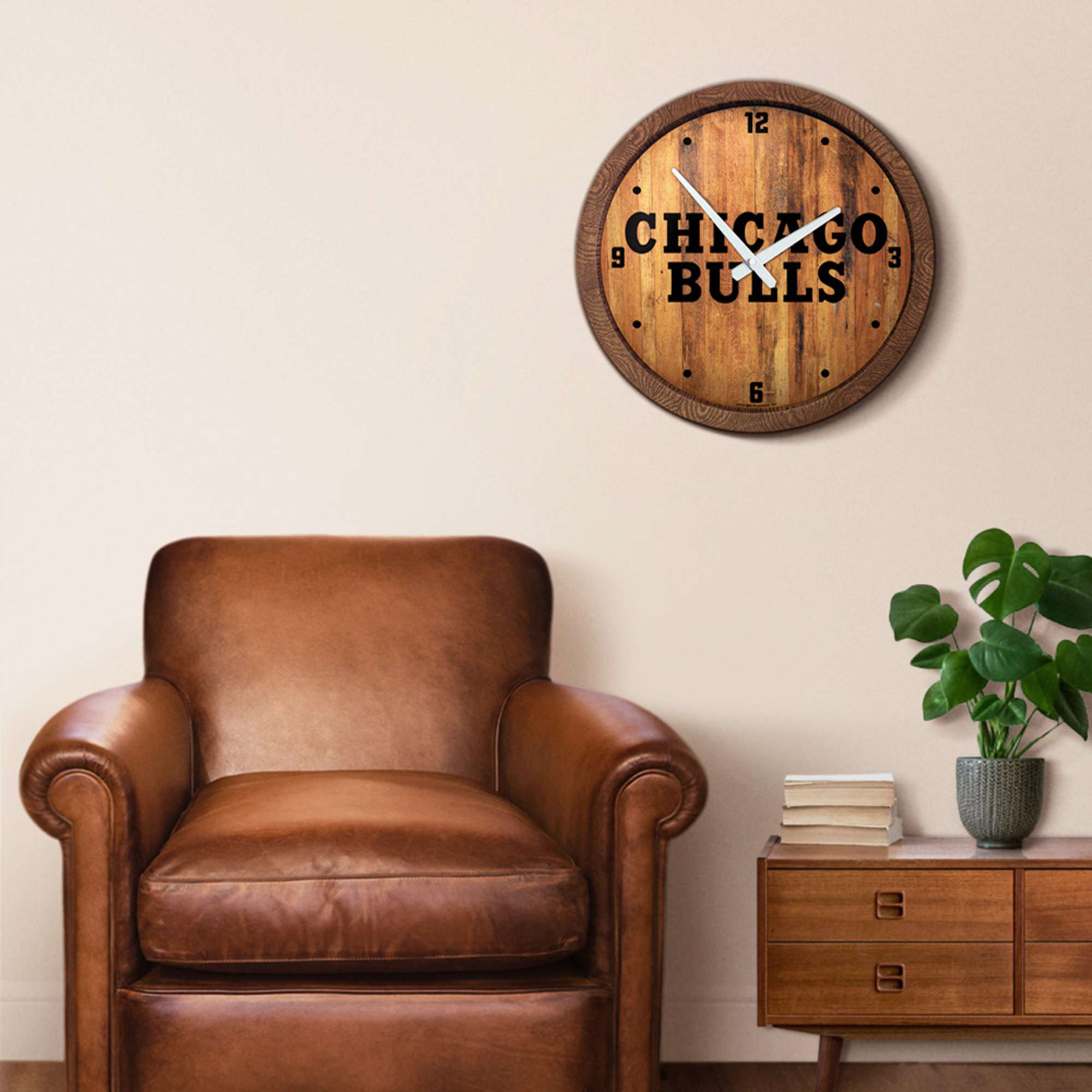 Chicago Bulls 20.25" Faux Barrel Top Clock - Image 6