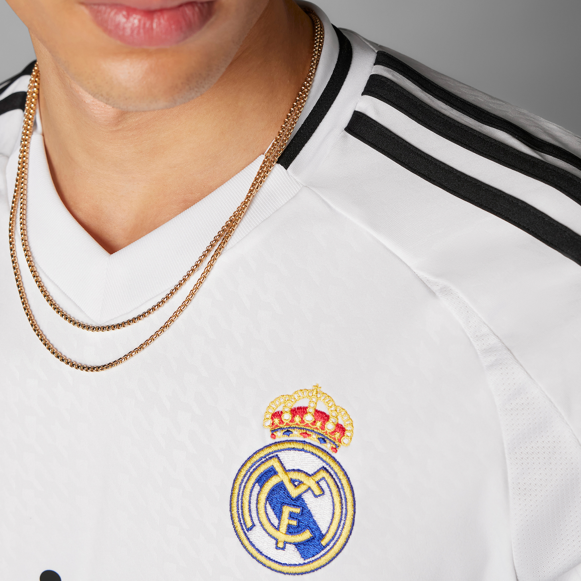Men's adidas Kylian Mbappé White Real Madrid 2024/25 Home Replica Player Jersey - Image 9