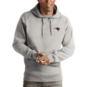 Men's Antigua Heathered Gray New England Patriots Logo Victory Pullover Hoodie