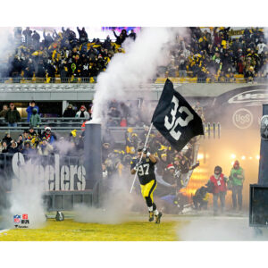 Cameron Heyward Pittsburgh Steelers Unsigned Carries Franco Harris Flag for the 50th Anniversary of the Immaculate Reception Photograph
